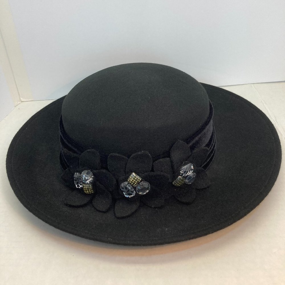Cappelli wool hat embellishments